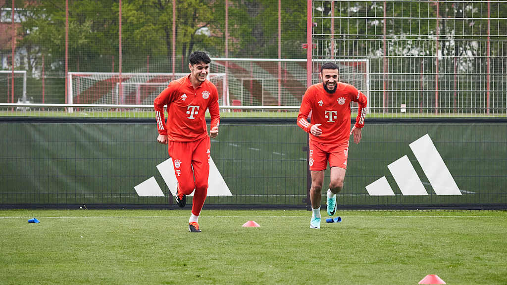 Aleksandar Pavlović und Noussair Mazraoui absolvierten nach der Rückkehr aus London eine individuelle Einheit.