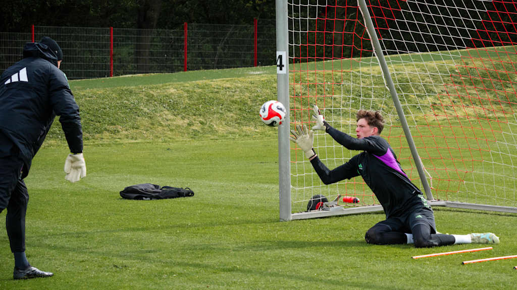 Ritzy Hülsmann im Training der FC Bayern Amateure.
