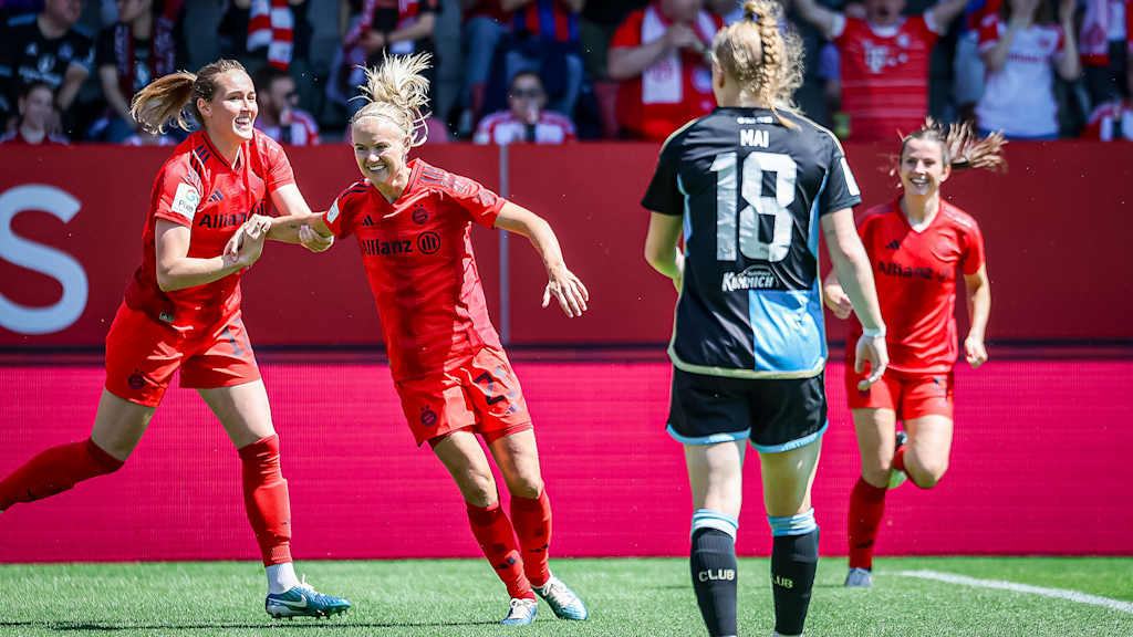 Not even teammate Sydney Lohmann could stop striker Pernille Harder.