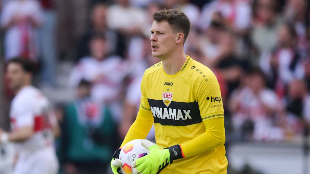 Alexander Nübel in action for VfB Stuttgart.