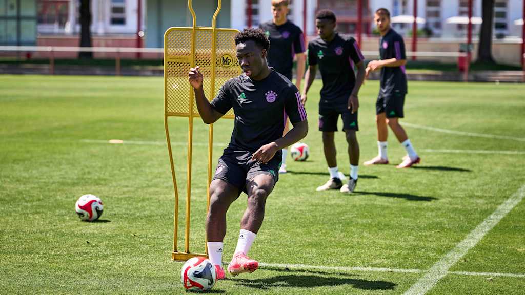 Nestory Irankunda trained with Bayern’s reserves team at Säbener Straße for the first time last week.