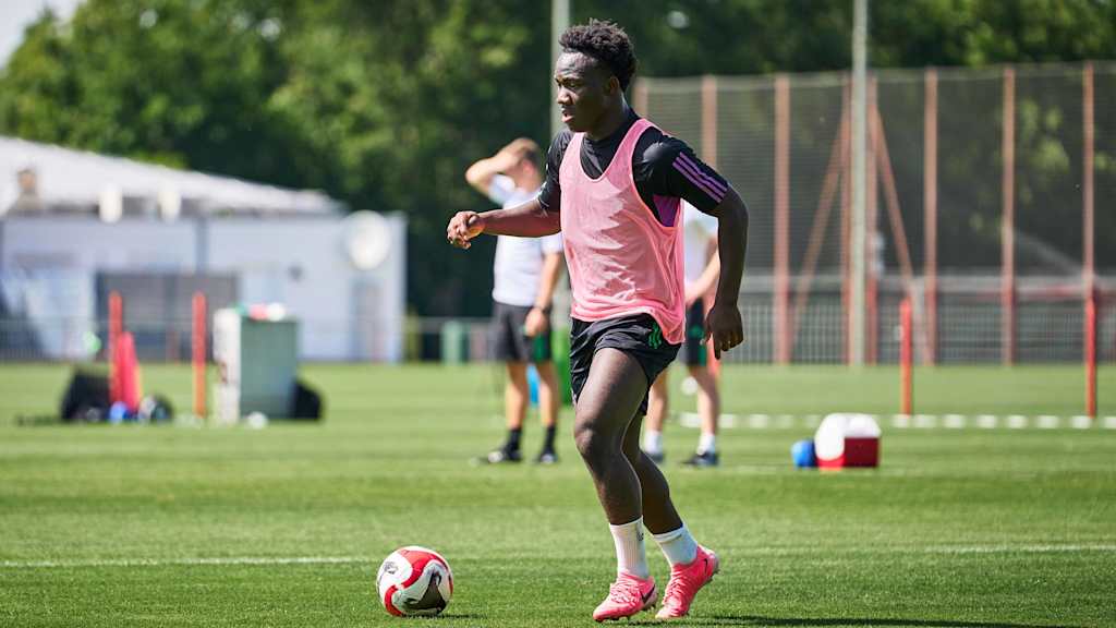 Nestory Irankunda is currently preparing for the upcoming season with the FC Bayern reserves.