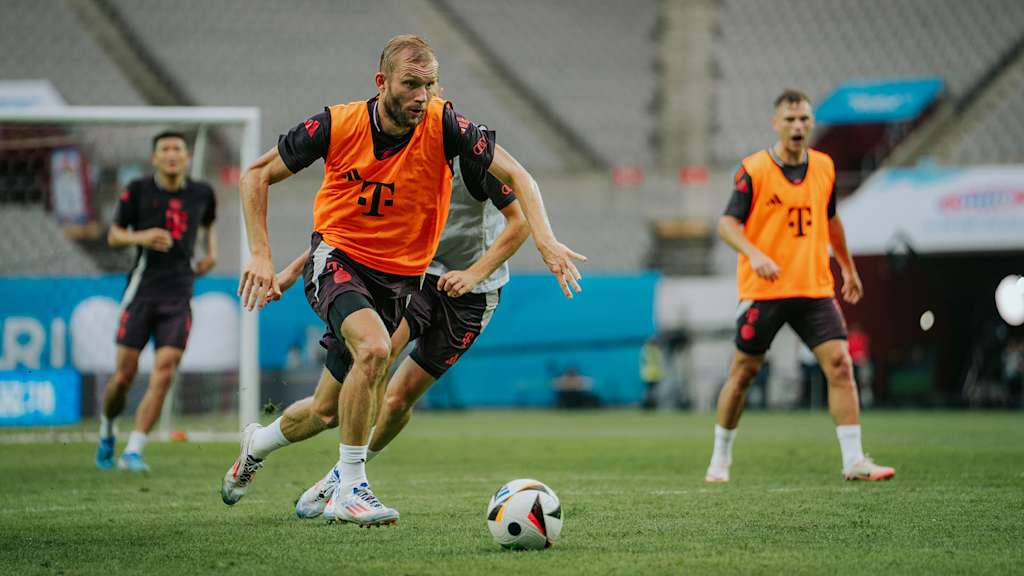 Konrad Laimer im Training im World Cup Stadion in Seoul