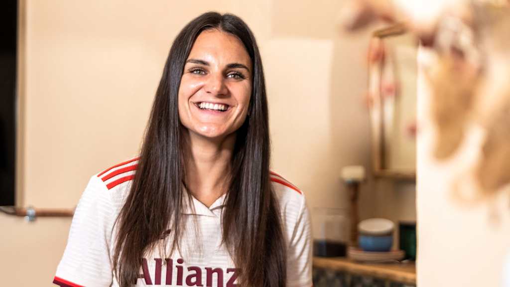 Jovana Damnjanović at the signing of her contract extension until 2027