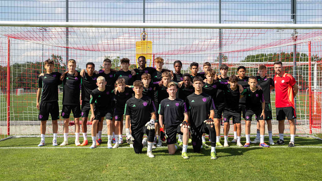 Mannschaftsfoto der FC Bayern U15