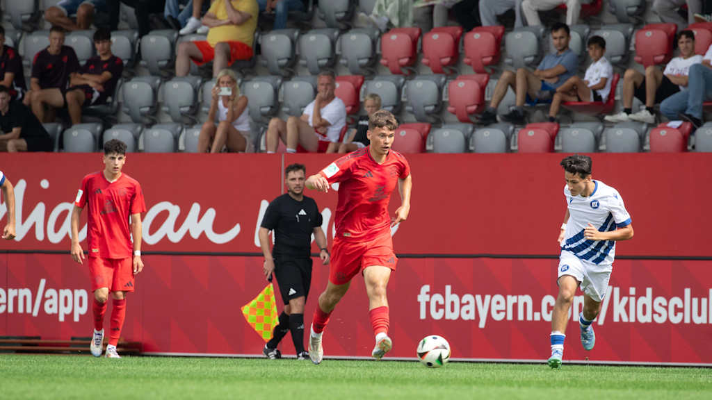 Louis Richter aus der FCB-U19 im DFB-Pokal der Junioren.