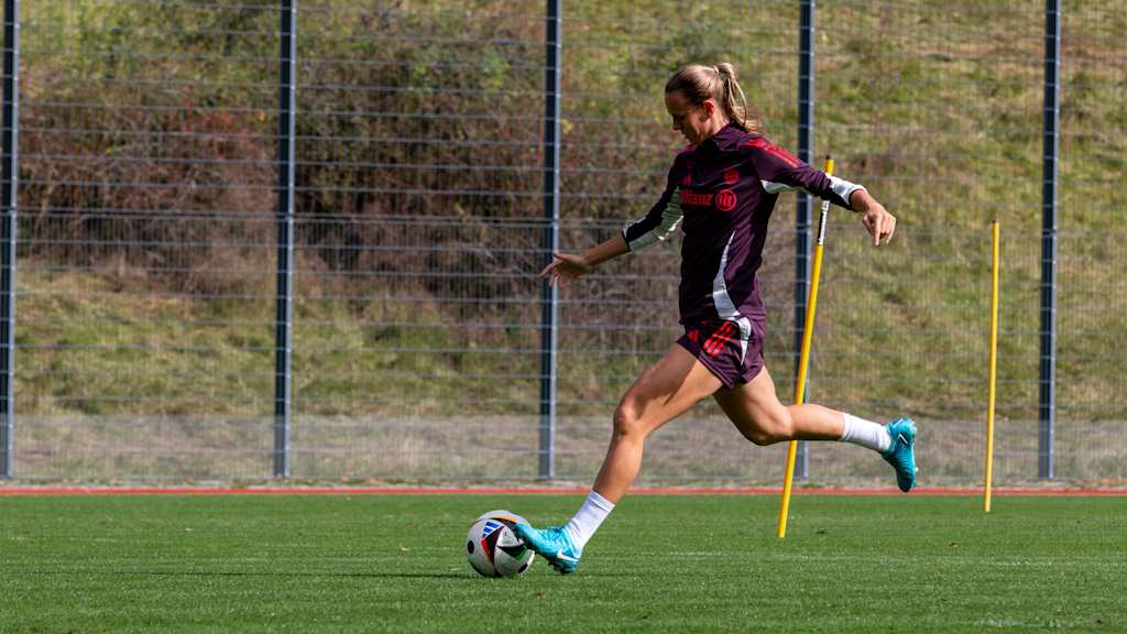 Klara Buehl im Training der FC Bayern Frauen