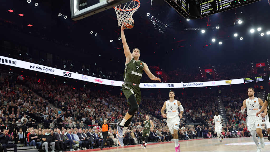 Johannes Voigtmann and FC Bayern Basketball play against Paris Basketball for the first time at SAP Garden.