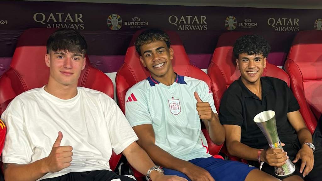 Javier Fernández, Lamine Yamal und Adam Aznou beim Halbfinale der Europameisterschaft 2024.