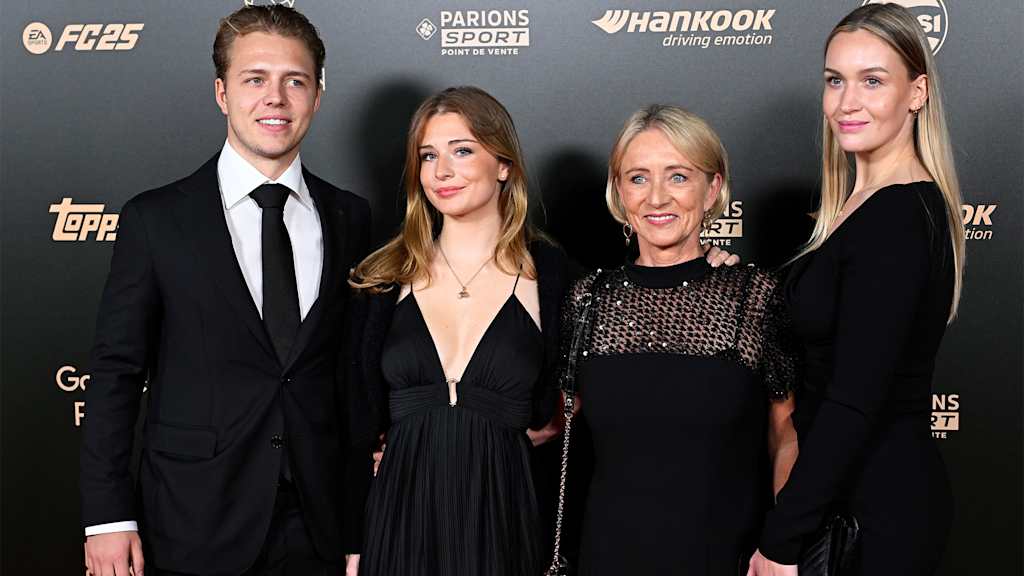 Beckenbauer-Familie auf dem Roten Teppich beim Ballon d'Or