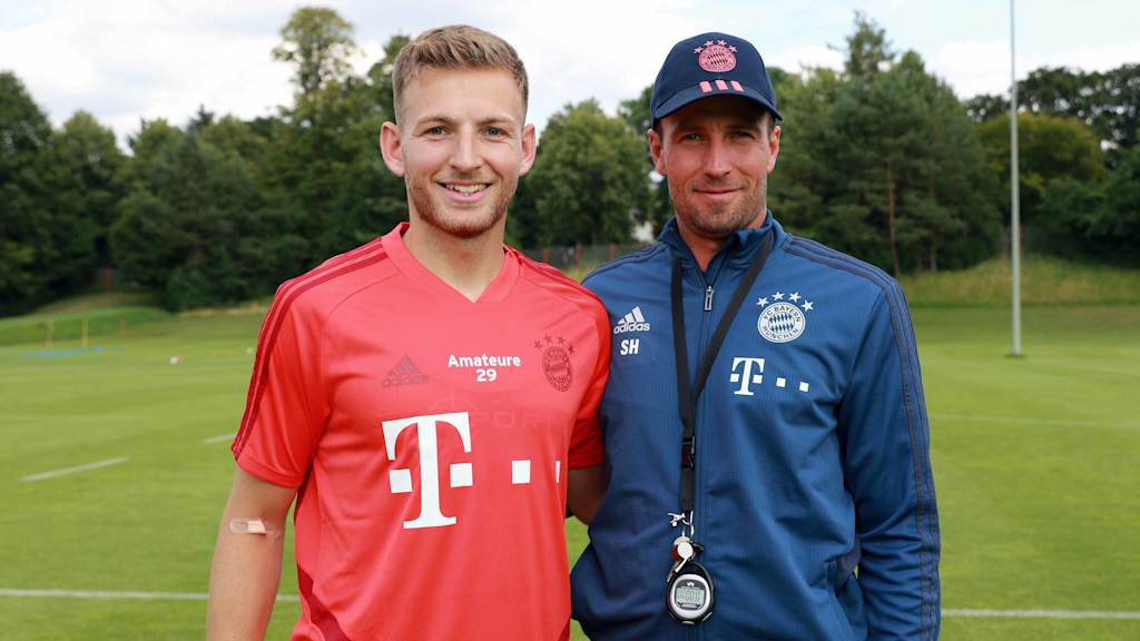 Timo Kern und Sebastian Hoeneß beim Training der FC Bayern Amateure an der Säbener Straße.