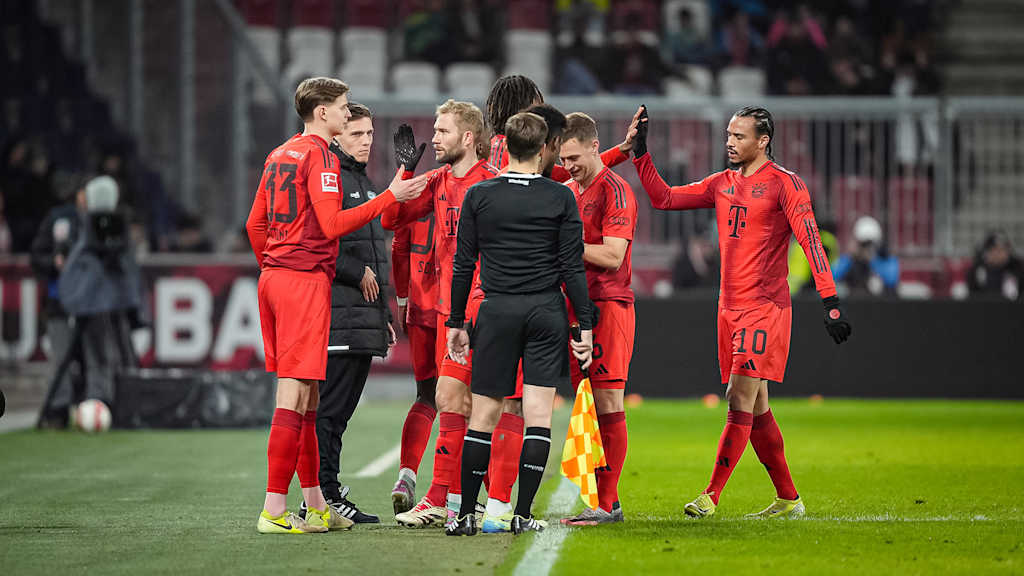 Bayern-Spieler bei der Auswechslung im Freundschaftsspiel beim FC Red Bull Salzburg