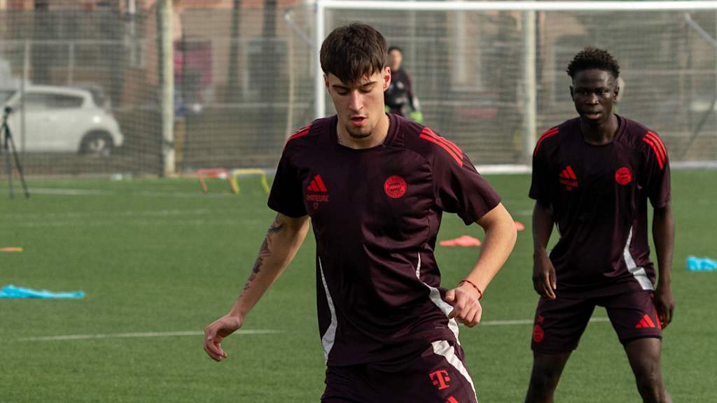Javier Fernández am Trainingsplatz in Spanien.