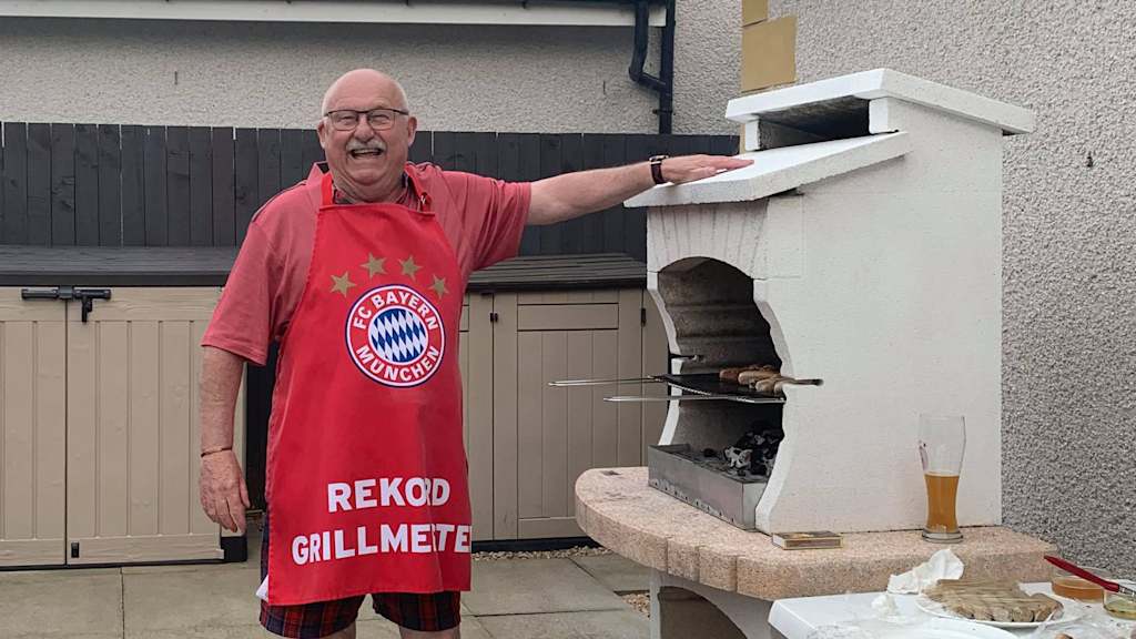Drew Strachan, the founder of the FC Bayern Scotland fan club, organises a popular barbecue for Bayern fans in his native Scotland once a year.