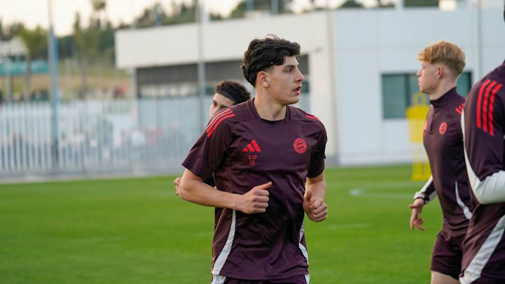 Deniz Ofli während des Abschlusstrainings der U19 in Sevilla.
