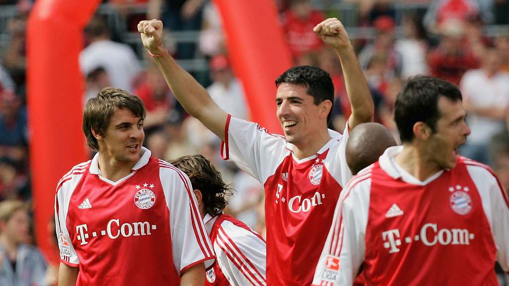 Roy Makaay mit Sebastian Deisler und Willy Sagnol bei der Meisterfeier des FC Bayern