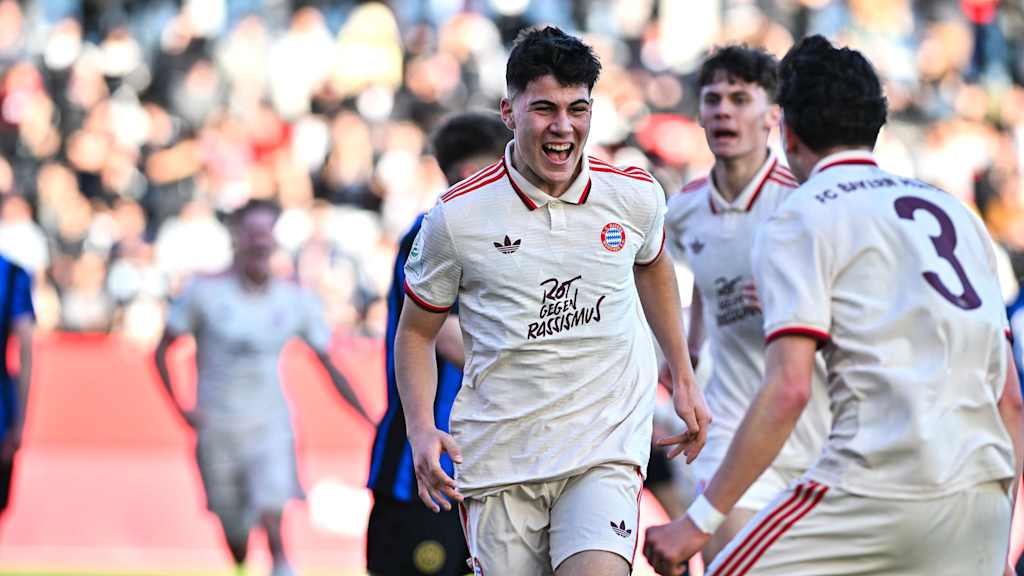 Felipe Chávez jubelt nach seinem Führungstreffer in der UEFA Youth League.