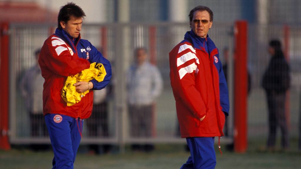 Klaus Augenthaler und Franz Beckenbauer auf dem Trainingsplatz