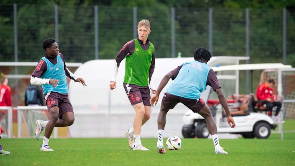 Training der FC Bayern U17 vor dem Heimspiel gegen Nürnberg.