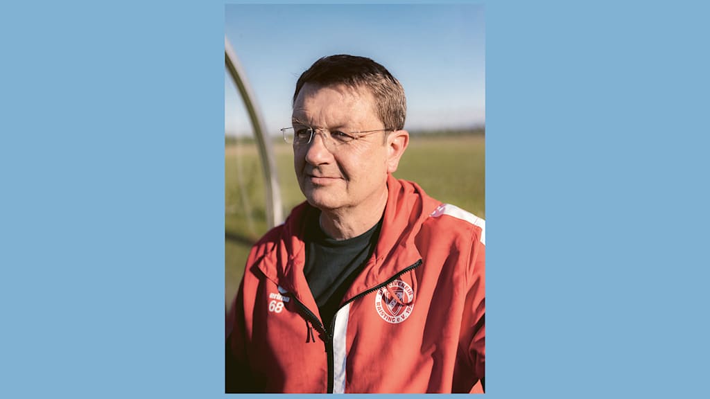 Thomas Müller, de 56 años, vive en Raisting, a 10 minutos de Pähl. Es gerente de una empresa de pintura y socio del FCB desde 2013.