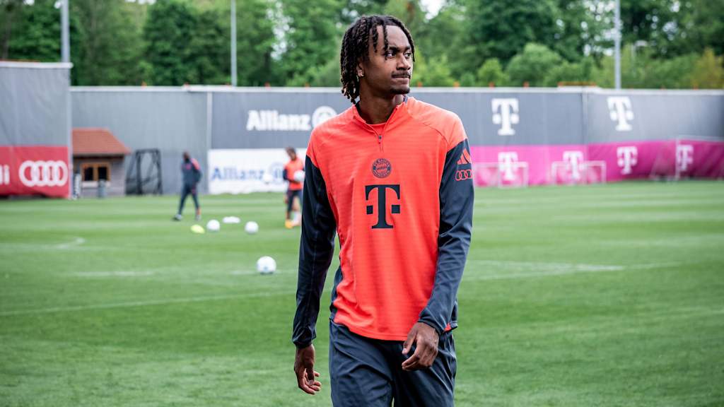Jonah Kusi Asare im Training des FC Bayern.