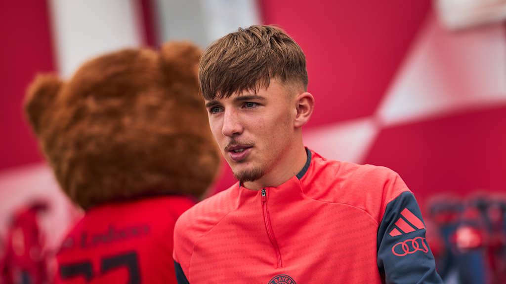 Lennart Karl im Training des FC Bayern.