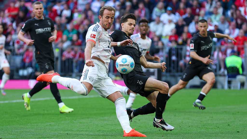 Torabschluss von Harry Kane vom FC Bayern im Bundesliga-Spiel gegen Borussia Mönchengladbach