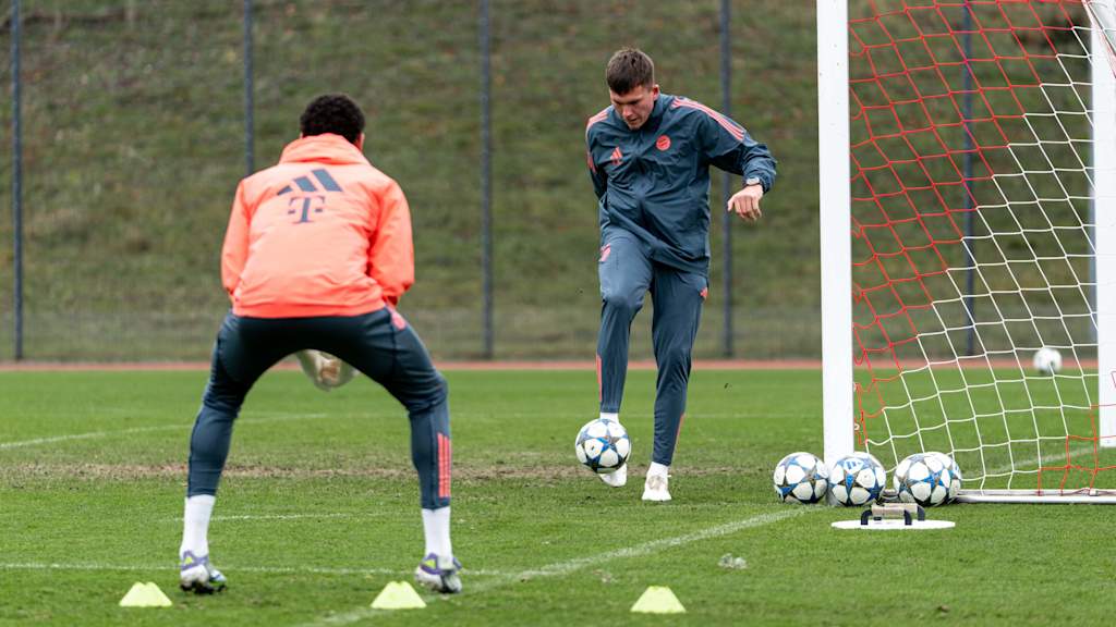 Manuel Kainz im Training der FC Bayern U19.