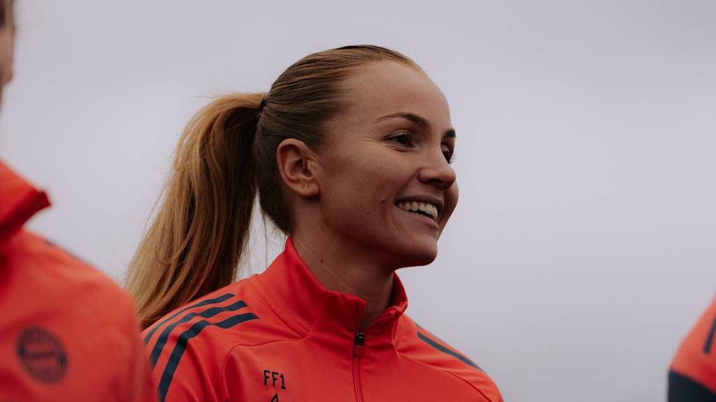 Glódís Perla Viggósdóttir während einer Trainingseinheit der FC Bayern Frauen im Winter-Trainingslager in Spanien.