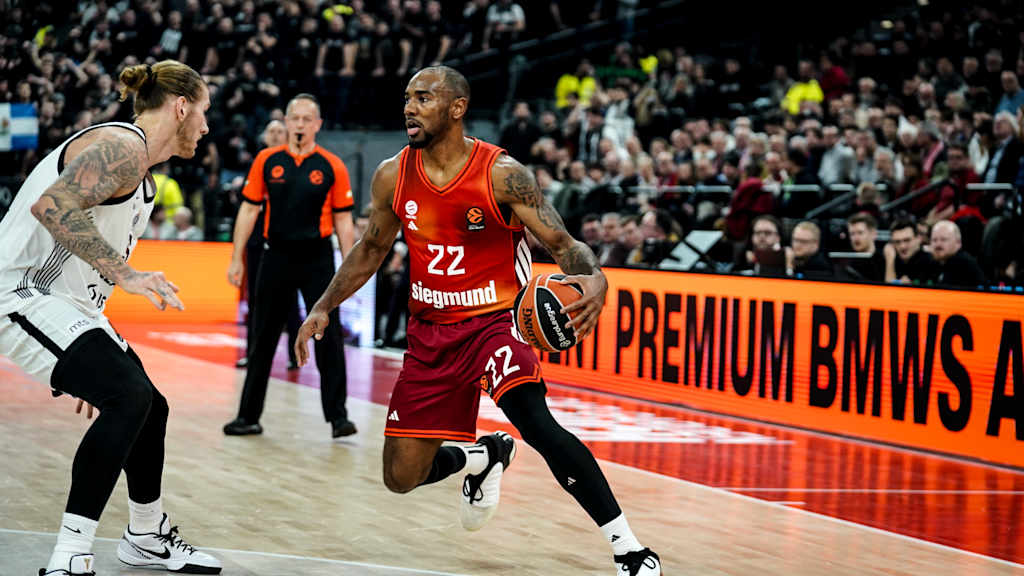 Mike Dribbling