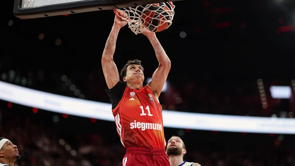 Vladimir Lucic beim Dunk