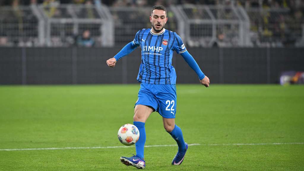 Ibrahimović passt den Ball während der Partie gegen Borussia Dortmund.