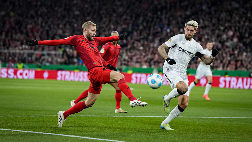 Konrad Laimer und Robert Andrich im Zweikampf um den Ball im Pokal-Achtelfinale.