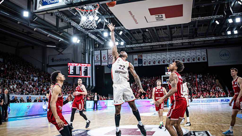 Isiaha Mike Layup
