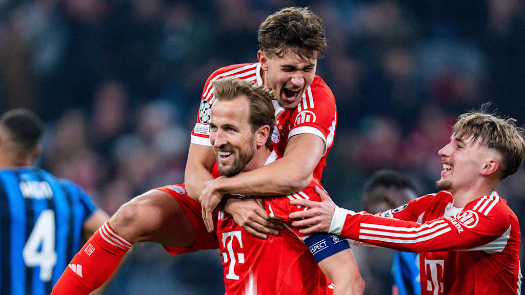 Jubeltraube um Harry Kane im Champions League-Heimspiel des FC Bayern gegen Atalanta Bergamo
