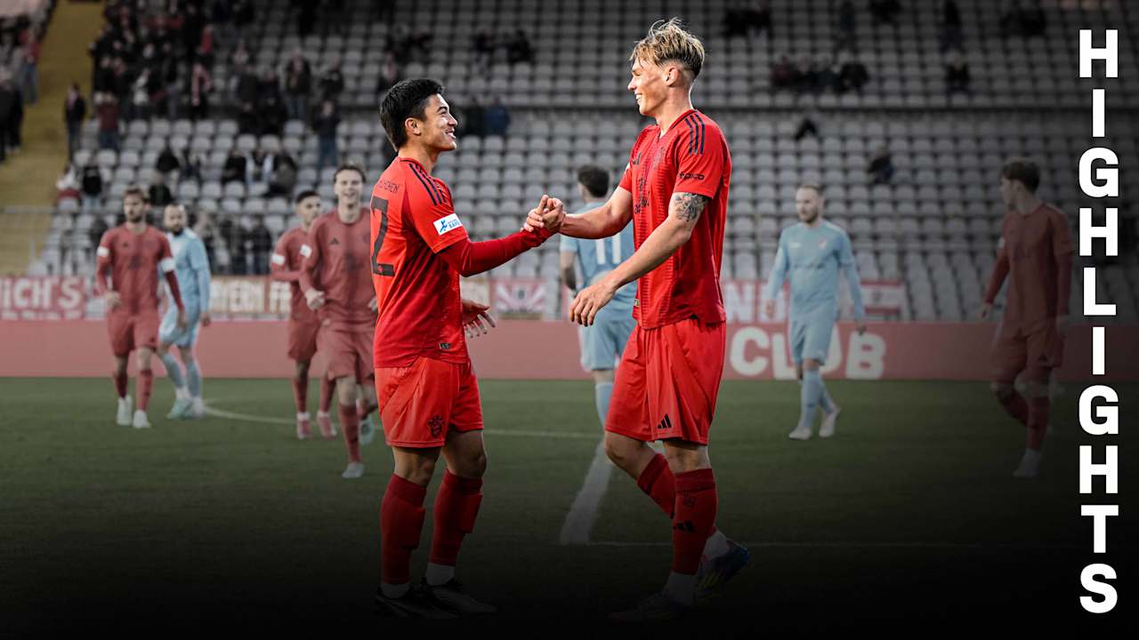 Samuel Unsöld und Angelo Brückner jubeln gemeinsam.