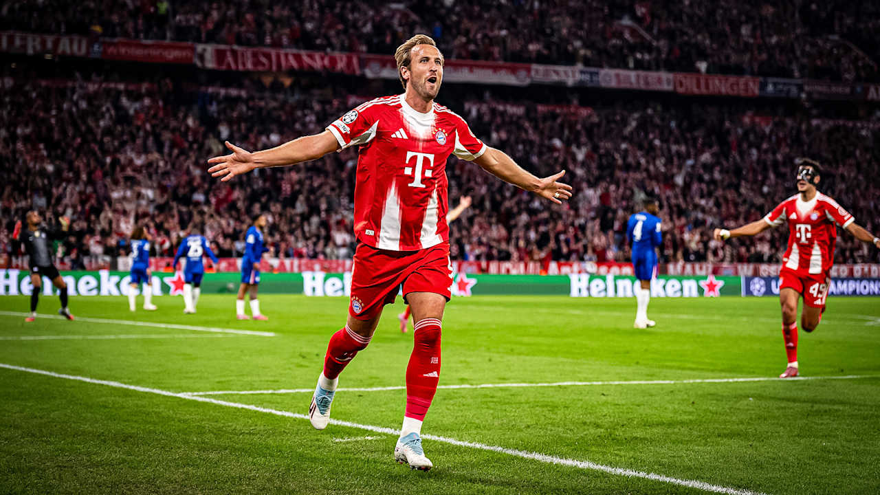 Harry Kane jubelt während des Heimspiels des FC Bayern zum Auftakt in die Champions League gegen den FC Chelsea
