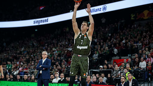Devin Booker, İstanbul'da eski kulübüyle karşılaşıyor.
