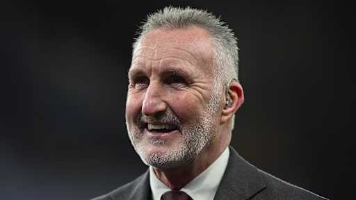 Porträt Alan McInally lächelnd