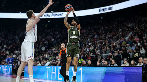 FC Bayern Basketball falls at home to Anadolu Efes in the SAP Garden.