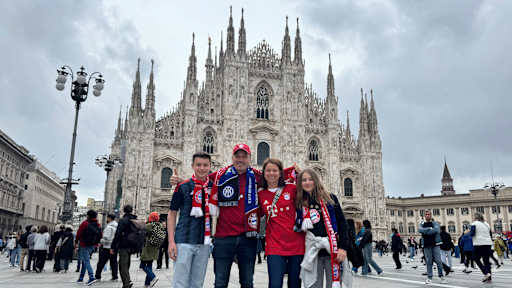 Junto a su esposa Daniela, su hijo Javid y su hija Romina, Thomas viajó a Milán para asistir al partido del FC Bayern contra el Inter de Milán en la Champions League.