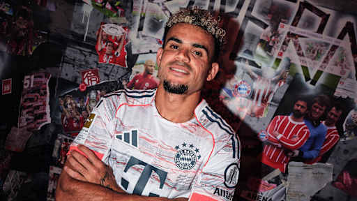 Luis Díaz bei seiner Vertragsunterschrift für den FC Bayern