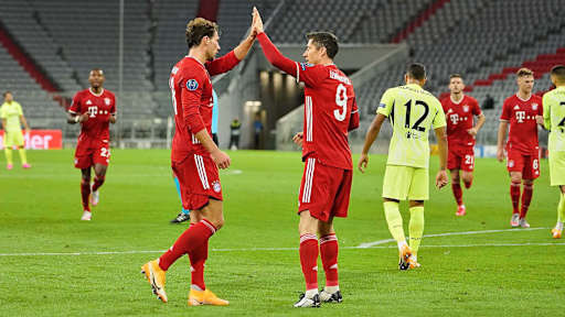 Reobert Lewandowski und Leon Goretzka jubeln nach einem Tor zum Champions League-Auftakt gegen Aletico Madrid