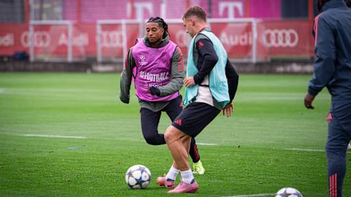Michael Olise en el último entrenamiento con Joshua Kimmich