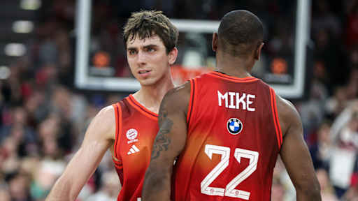 Justinian Jessup und Isiaha Mike beim Jubel