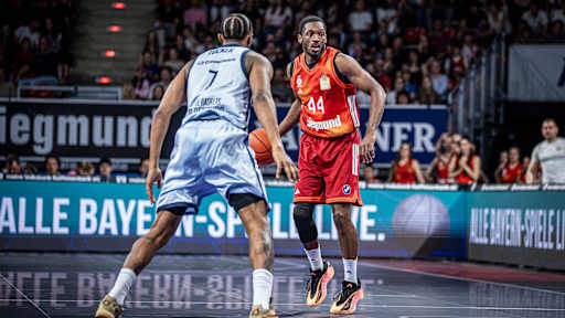 Kamar Baldwin FC Bayern Basketball Oldenburg Dribbling