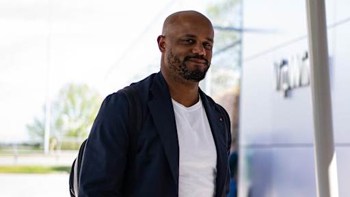 Vincent Kompany bei der Ankunft am Münchner Flughafen