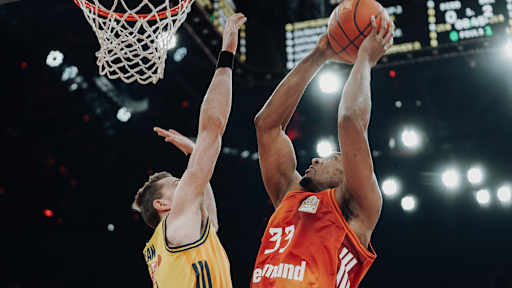 David McCormack Dunk