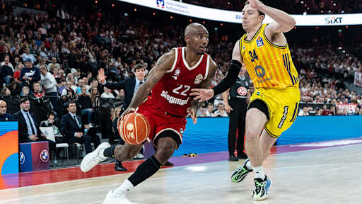 Isiaha Mike Dribbling