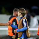 Bogdan Olychenko klatscht mit seinem Mitspieler ab.